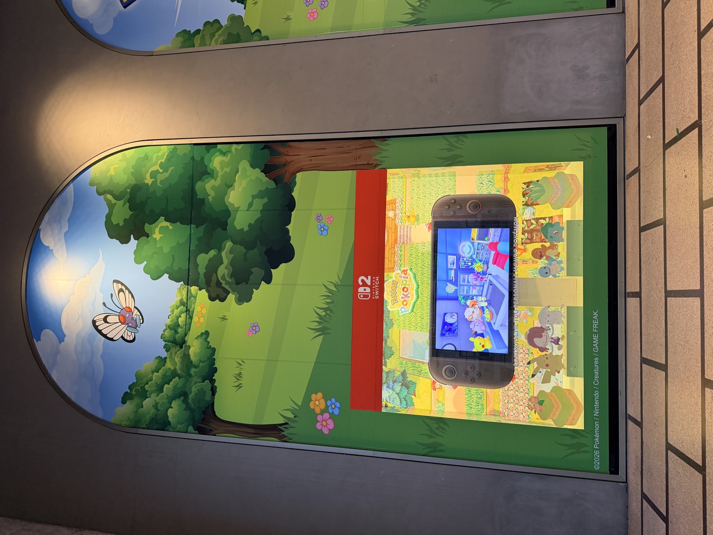 Vetrina Nintendo Switch 2 con Pokémon Pokopia alla Rinascente