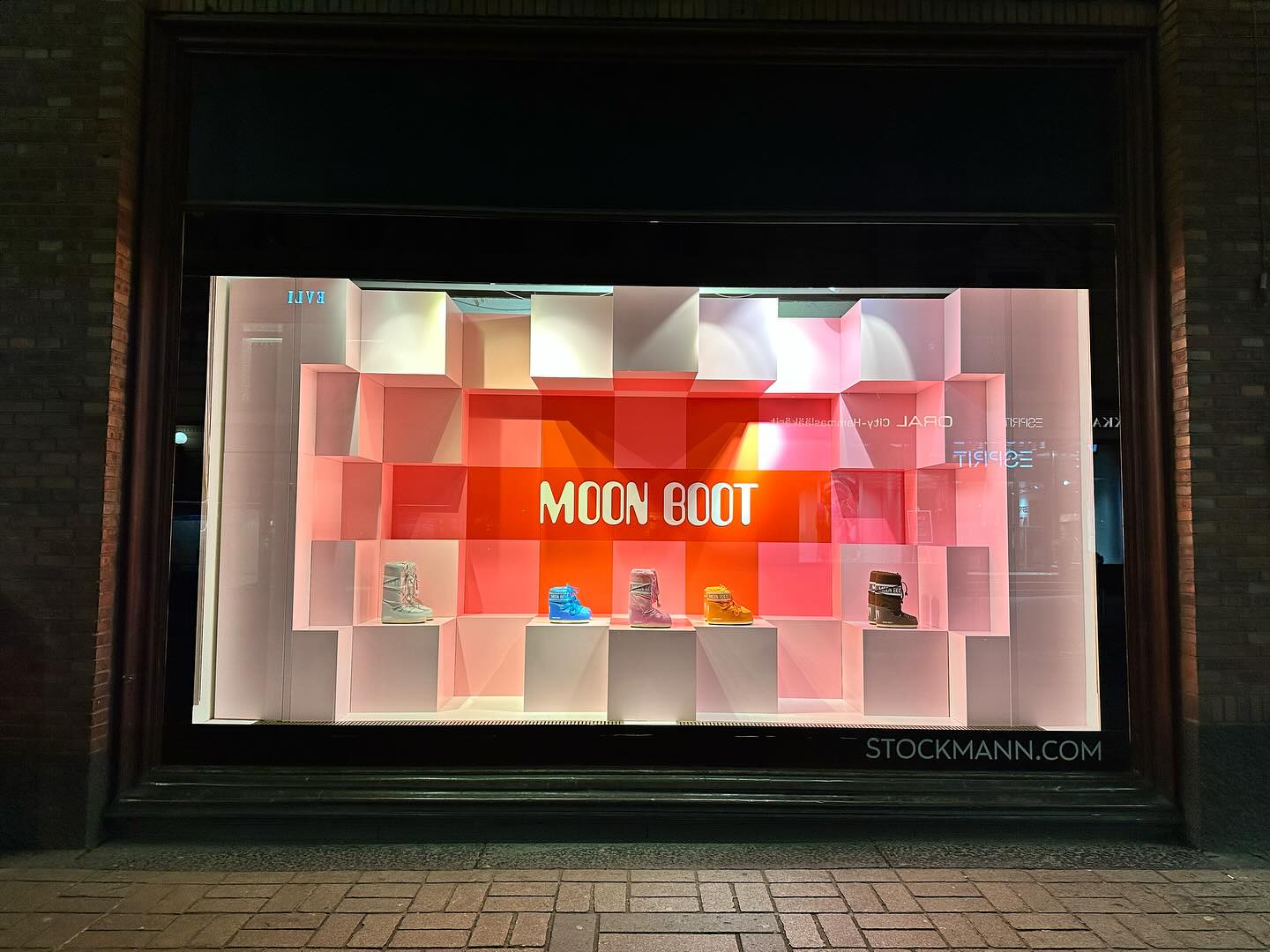 Vetrina Moon Boot a Helsinki